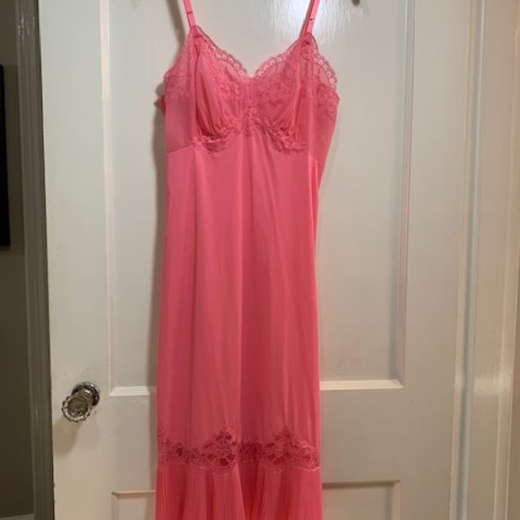 Vintage Vanity Fair Slip Size 32